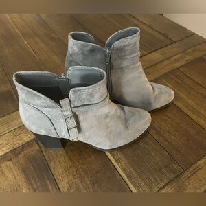 Kelly & Katie heeled bootie 8.5